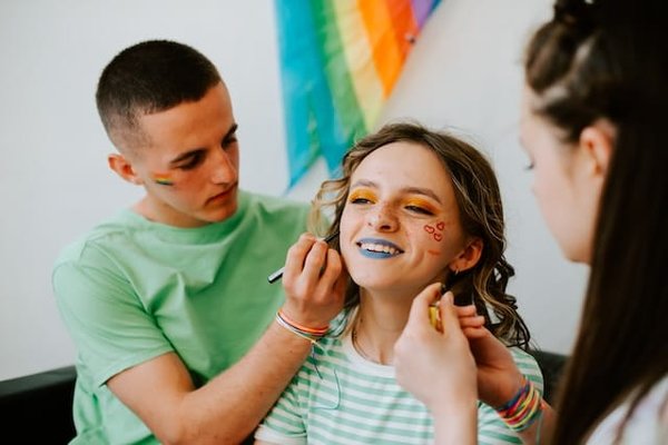 Techniques de maquillage pour peaux matures