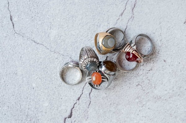 Trouvez votre style avec une bague homme médiévale